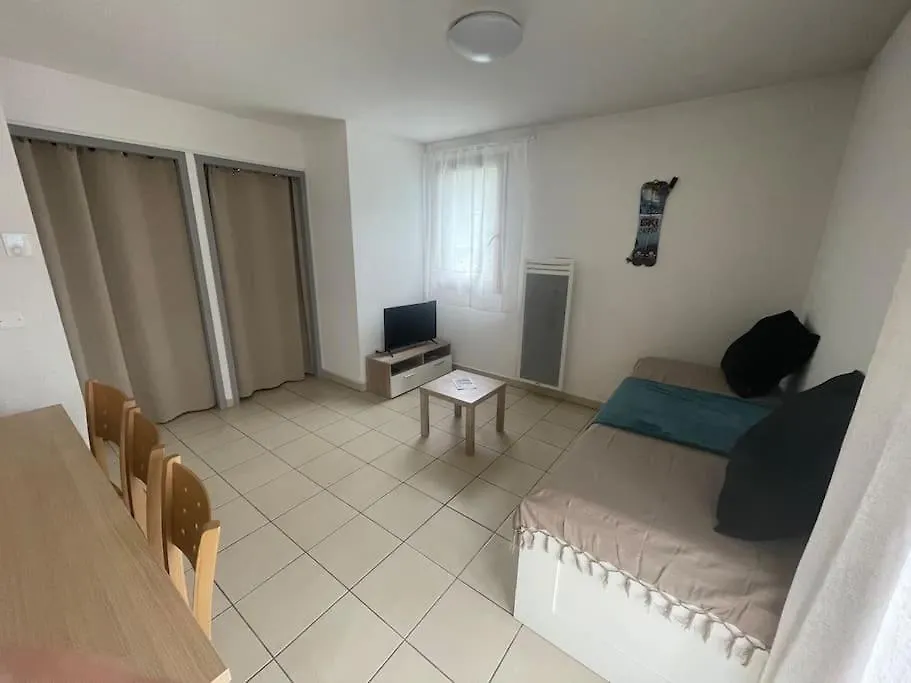 Charmant Appartement Avec Terrasse Arreau 0*,